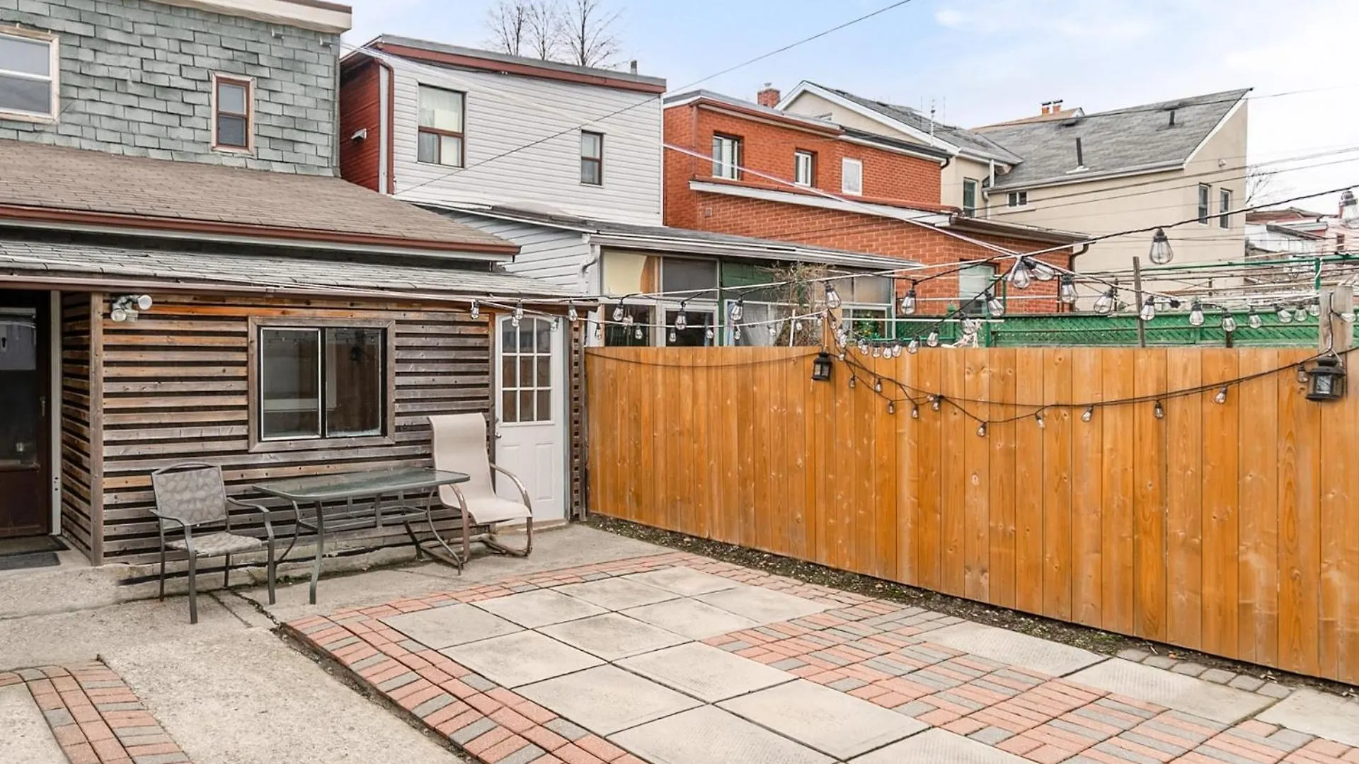 Pet-Friendly Apartment On Ossington Ave 0*, Toronto Canada